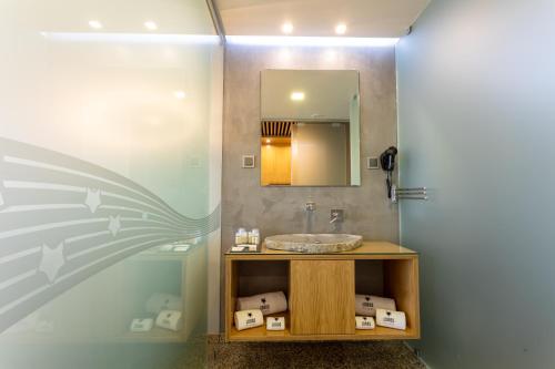 LOBOS VILLAGE - Alojamento的一间浴室
