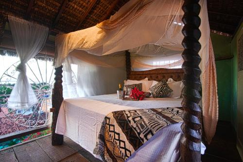 hostel Mama Africa 2客房内的一张或多张床位