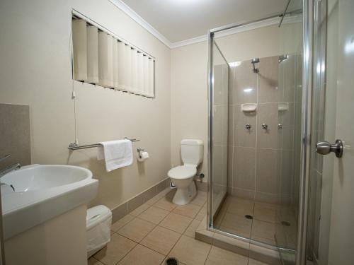 靴子岛塞米纳拉公寓式酒店的一间浴室