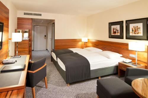 玛丽蒂姆慕尼黑酒店客房内的一张或多张床位