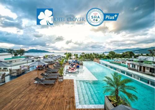 芭东海滩Hotel Clover Patong Phuket - SHA Plus的享有酒店修道院度假胜地的游泳池景致