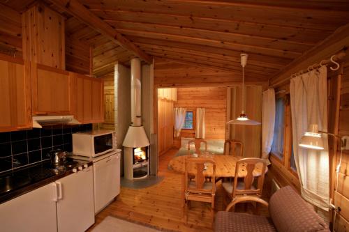 Jeris Lakeside Resort Cabins的厨房或小厨房
