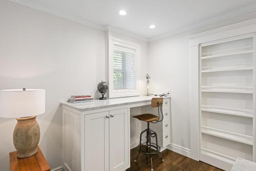 Garden Level Flat in 1885 Queen Anne Victorian Cottage in Alameda平面图