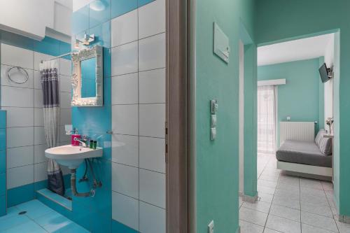 Ouzas luxury Hotel的一间浴室