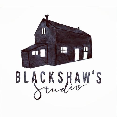 ScolboaBlackshaw's Studio的黑房子的画,用黑纱原则