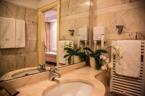 LH Hotel Domus Caesari的一间浴室