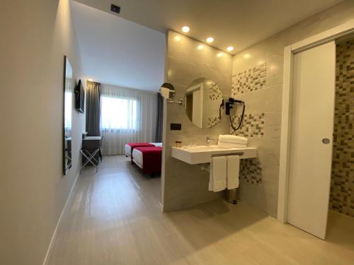 新毕尔巴鄂机场酒店的一间浴室