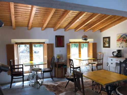 Ponte Pedra - Melides Country House Adults Only餐厅或其他用餐的地方