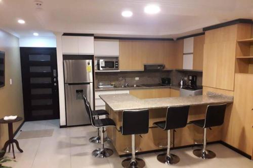 Moderno departamento 3B en Condominio La Victoria的厨房或小厨房