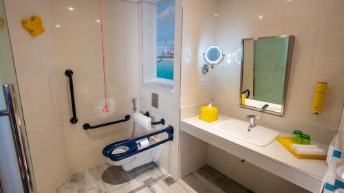 LEGOLAND Hotel Dubai的一间浴室