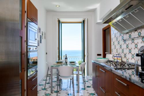 维耶特里Amalfi Coast Family Luxury Suite的相册照片