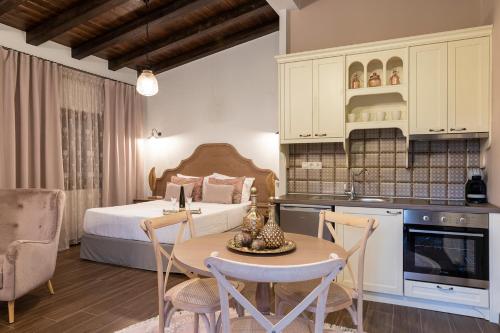 里托楚伦Villa La Varik 3的卧室配有一张床和一张桌子
