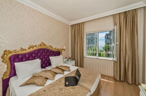 Santa Sophia Hotel - İstanbul客房内的一张或多张床位