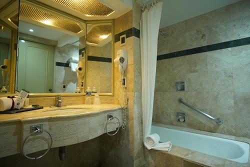 Nk Hotel Nekié Tepic的一间浴室