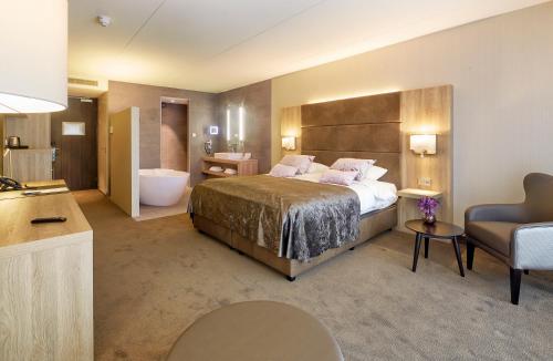 Van der Valk Hotel Breda客房内的一张或多张床位