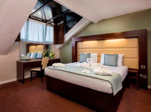 Treacy's Hotel Wexford客房内的一张或多张床位