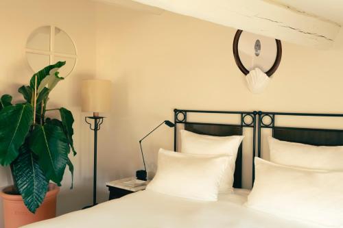 Hotel la Ponche客房内的一张或多张床位