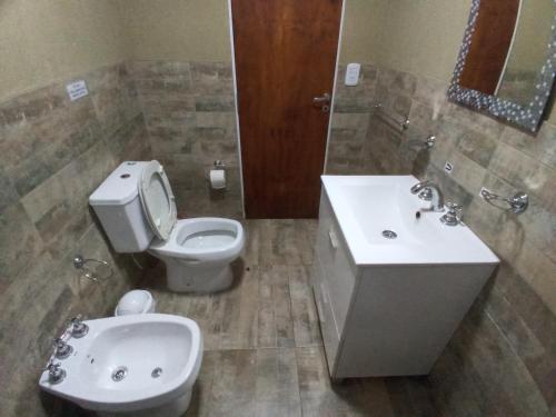 胡宁arrayanes的一间带卫生间和水槽的浴室