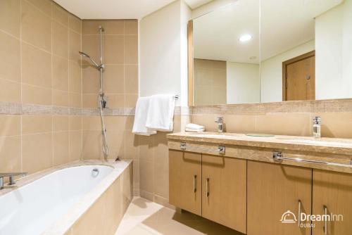 Dream Inn Dubai Apartments- Burj Vista的一间浴室