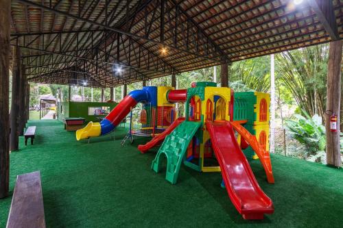 Resort Fazenda 3 Pinheiros的儿童游玩区