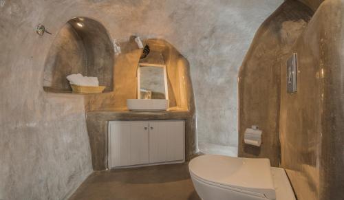 FoinikiáAQUA SERENITY LUXURY SUITES SANTORINI的相册照片