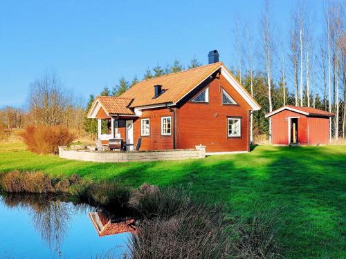 Vittsjö6 person holiday home in VITTSJ的河边的房子