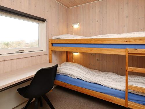 LihmeThree-Bedroom Holiday home in Spøttrup 3的带两张双层床和椅子的房间