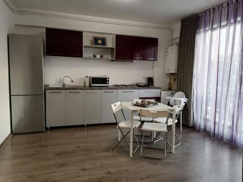 Apartament Porto Del Mar的厨房或小厨房