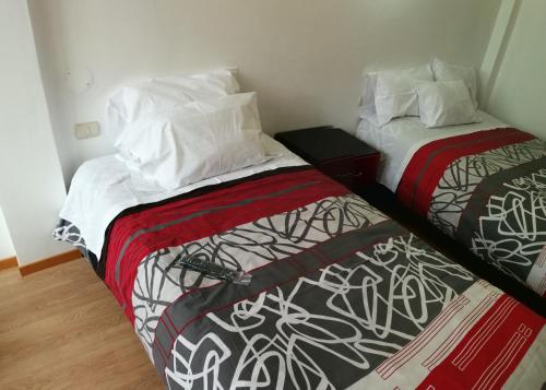 阿雷基帕La Casa de Leonardo YANAHUARA的双床间设有2张单人床。