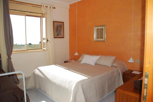 帕洛港2 bedrooms apartement with sea view furnished terrace and wifi at Porto Palo 1 km away from the beach的相册照片