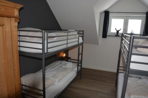 Vakantiehuiswinterberg客房内的一张或多张双层床