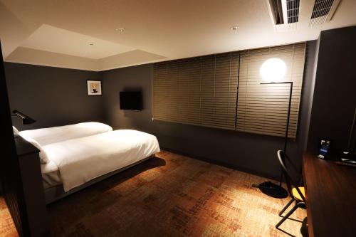 LOF HOTEL Shimbashi客房内的一张或多张床位