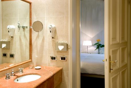 新浪玛丽亚路吉亚酒店的一间浴室