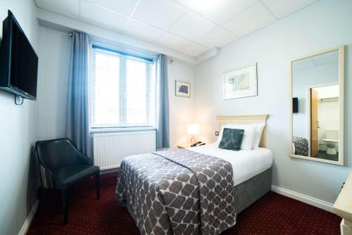 力推考文垂品质酒店客房内的一张或多张床位
