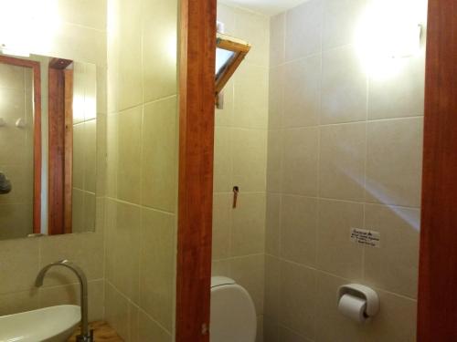 罗卡斯阿马立拉斯山林小屋的一间浴室