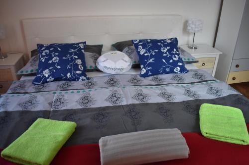 Apartmán Třístovka客房内的一张或多张床位
