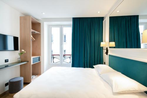 HOTEL AU COEUR DES ARTS ET METIERS客房内的一张或多张床位