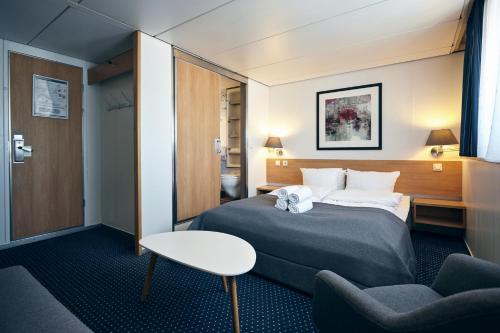 DFDS Mini Cruise "Newcastle - Amsterdam - Newcastle"客房内的一张或多张床位