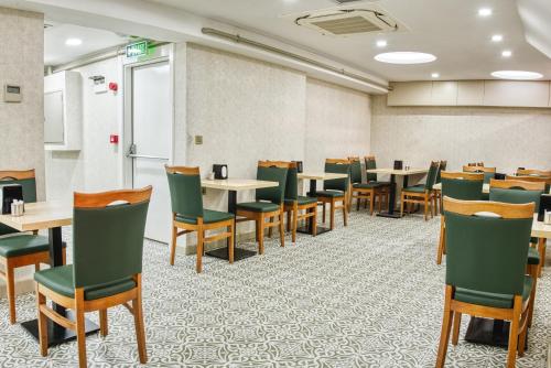 Florina Hotel餐厅或其他用餐的地方