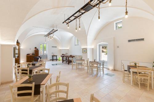 Masseria Villa Verde餐厅或其他用餐的地方