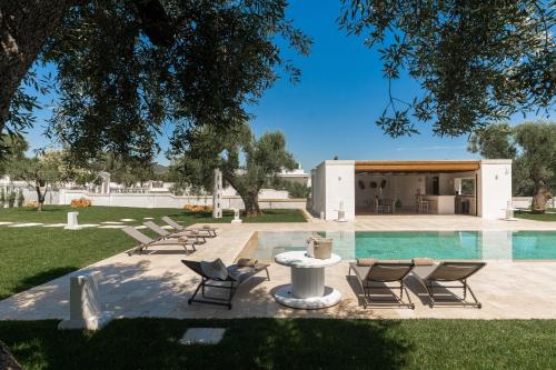 Masseria Villa Verde内部或周边的泳池
