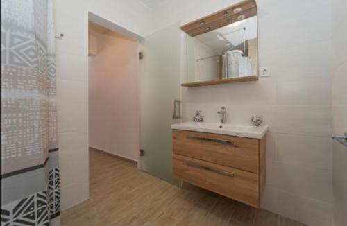 Rooms & Apartments Mirakul的一间浴室