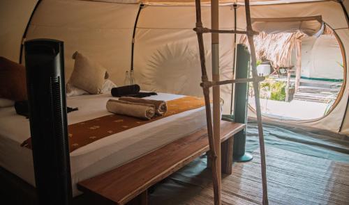 Uman Glamping & Cenote Tulum客房内的一张或多张床位