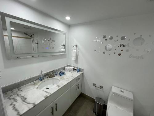 High Rise Brickell Modern Studio的一间浴室