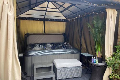 伯恩茅斯Bournemouth Luxury Hot Tub 1 Bed Garden Flat的相册照片