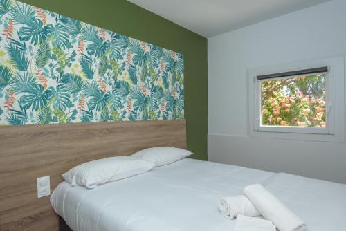 KYRIAD DIRECT TOULON OUEST - La Seyne sur Mer客房内的一张或多张床位