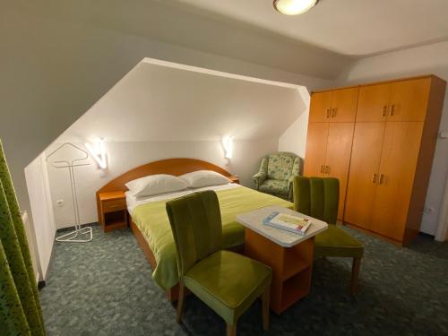 瓦莱里亚别墅酒店客房内的一张或多张床位