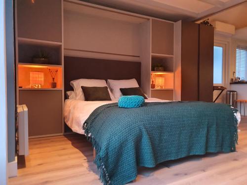 Bed and Breakfast en Studio Het Atelier客房内的一张或多张床位