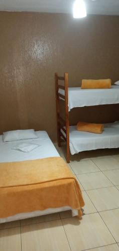 豪斯佩达利亚伊皮兰加旅馆客房内的一张或多张床位