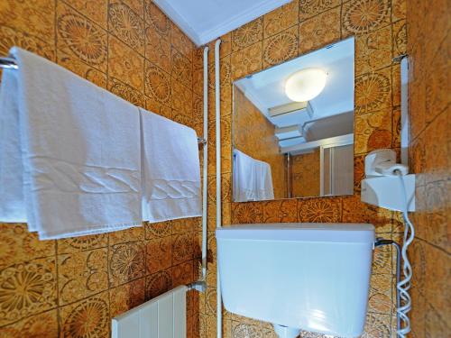 阿尔夫贝尔酒店的一间浴室